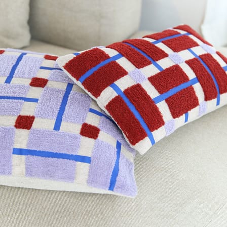 Kissenüberzug Plano textil rot / 50 x 30 cm - Reliefstickerei - & klevering