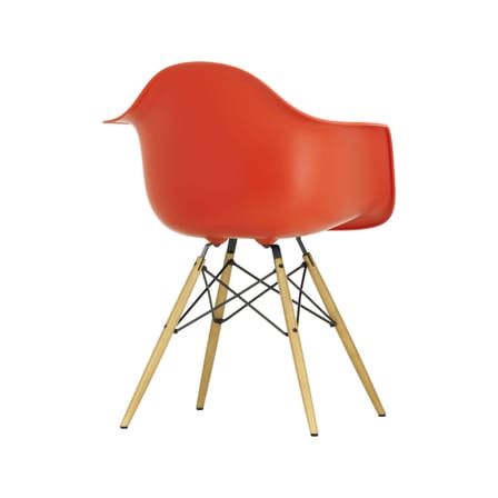 Fauteuil RE DAW - Eames Plastic Armchair plastique rouge / (1950) - Pieds bois clair / Recyclé - Vitra
