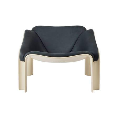 Fauteuil rembourré F300 cuir noir / Pierre Paulin, réédition 1965 - Gubi