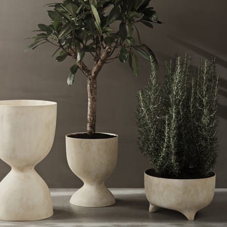 Evoke tall Flowerpot composite material beige / Ø 44 x H 70 cm - 41,4L / Fibreglass - Ferm Living