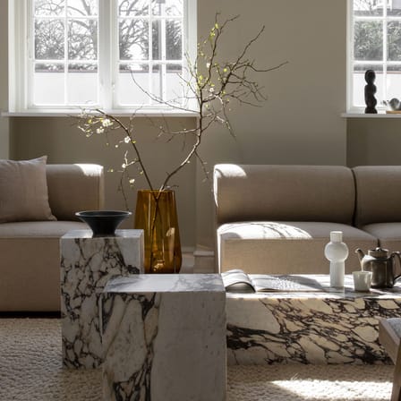 Table d'appoint Plinth Cubic pierre beige / Pierre - 40 x 40 x H 40 cm - Audo Copenhagen