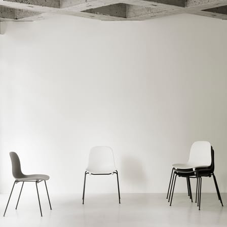 Stapelbarer Stuhl Form plastikmaterial weiß / 4 Metallbeine - Normann Copenhagen