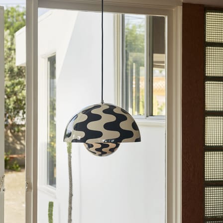 Suspension Flowerpot VP7 métal blanc noir / Ø 37 cm - By Verner Panton, 1968 - &tradition