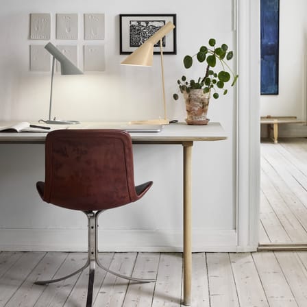 Lampe de table AJ Mini métal gris / H 43 cm - Orientable / Arne Jacobsen, 1957 - Louis Poulsen