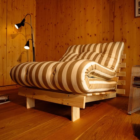 Fauteuil convertible Roots tissu rouge / Dormeuse & lit d'appoint - 3 positions / Structure pin clair - KARUP