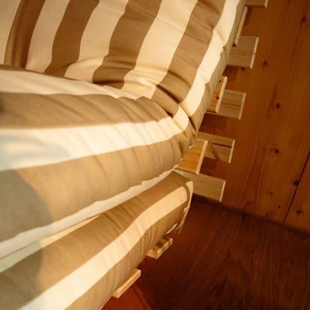 Fauteuil convertible Roots tissu beige / Dormeuse & lit d'appoint - 3 positions / Structure pin clair - KARUP