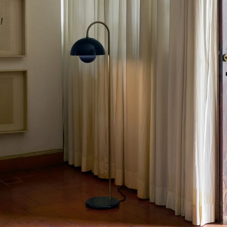 Lampadaire Flowerpot VP12 métal bleu / Verner Panton, 1969 - &tradition