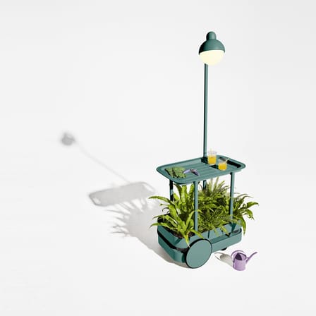 Desserte Jolly Trolley métal vert / Lampe sans fil recharge USB - 78 x 55 x H 200 cm - Fatboy