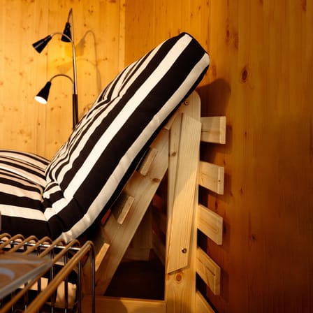 Fauteuil convertible Roots tissu noir / Dormeuse & lit d'appoint - 3 positions / Structure pin clair - KARUP