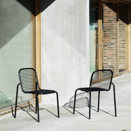 Stapelbarer Stuhl Vig metall schwarz - Normann Copenhagen