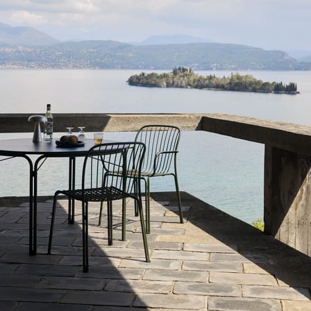 Chaise Thorvald SC94 métal vert - &tradition