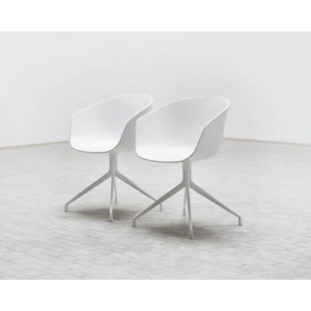 Fauteuil pivotant About a chair plastique noir - Hay