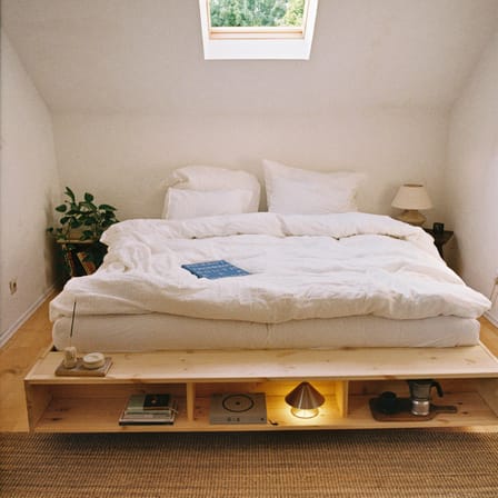 Lit double Merge / Pour matelas 140 x 200 cm - Banc / rangement intégré - KARUP DESIGN