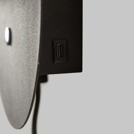 Wandleuchte mit Stromkabel Tokyo metall schwarz / Integrierter USB-Anschluss - It's about Romi