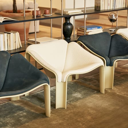 Fauteuil rembourré F300 tissu blanc / Pierre Paulin, réédition 1965 - Gubi