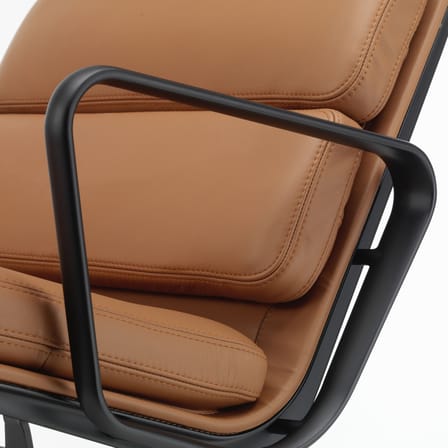Fauteuil pivotant Soft Pad Lounge EA 222 cuir marron / Inclinable - Eames, 1969 - Vitra