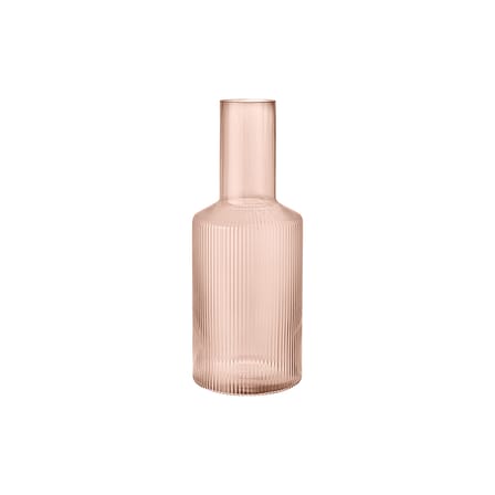 Karaffe Ripple glas rosa / 1 l – Geriffeltes Glas - Ferm Living