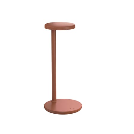Lampe de table Oblique LED métal rouge orange / prise USB-C - Flos