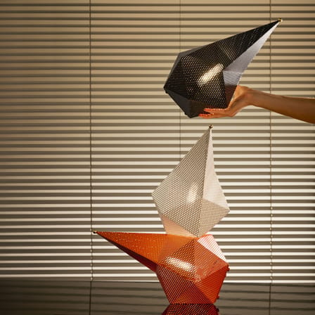 Lampe sans fil rechargeable Bagdad métal noir / Mathieu Matégot, 1954 - Acier perforé - Gubi