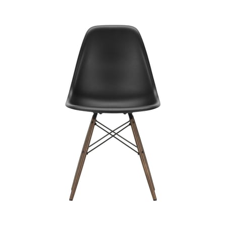 Chaise RE DSW - Eames Plastic Side Chair plastique noir / (1950) - Pieds bois foncé / Recyclé - Vitra