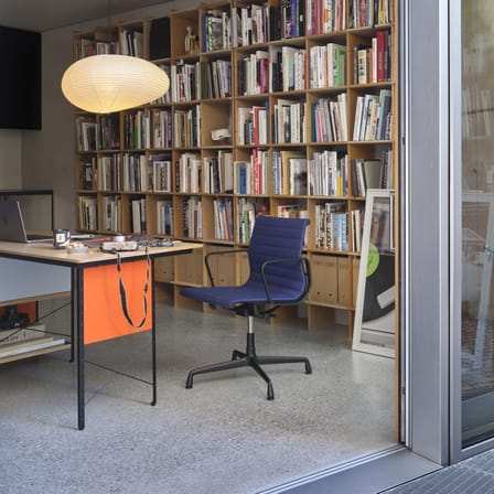 Fauteuil pivotant Aluminium Chair EA 132 tissu beige / Eames, 1958 - Vitra