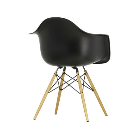 Fauteuil RE DAW - Eames Plastic Armchair plastique noir / (1950) - Pieds bois clair / Recyclé - Vitra
