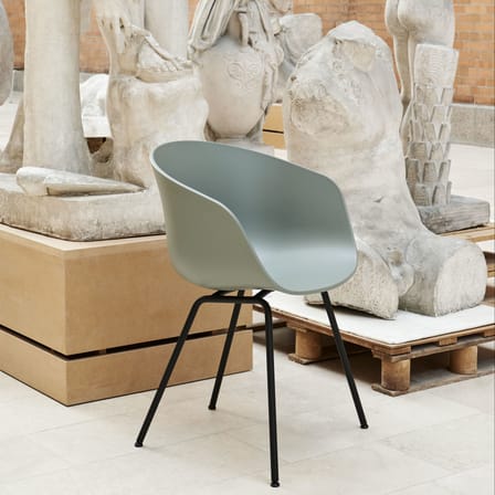 Fauteuil  About a chair AAC26 plastique bleu / Recyclé - Hay