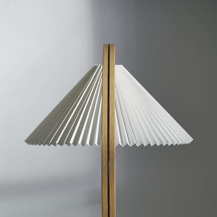 Timberline Floor lamp textile white / 1970s relaunch - Gubi