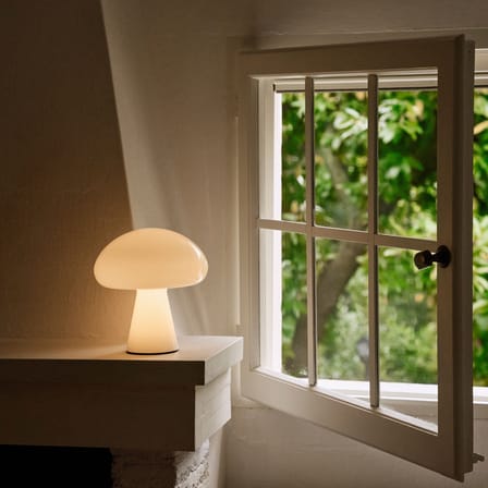 Lampe extérieur sans fil rechargeable Obello LED verre blanc / Bill Curry, 1971 - Gubi