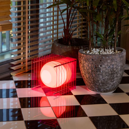 Lampada da tavolo Lop Big Square materiale plastico rosa / Vincitore del premio Archiproducts Design - BANG