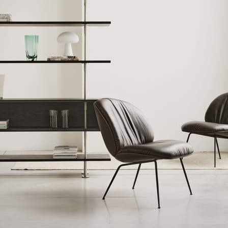 Fauteuil bas Beetle Soft cuir marron - Gubi