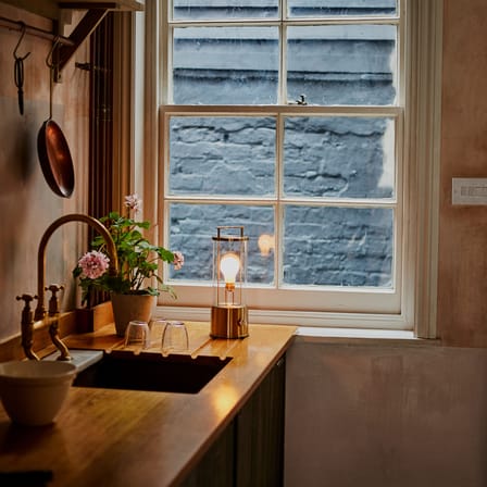 Lampe sans fil rechargeable The Muse 2.0 métal or / IP44 - Version laiton - TALA
