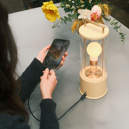 Lampe sans fil rechargeable The Muse 2.0 métal jaune / IP44 - TALA