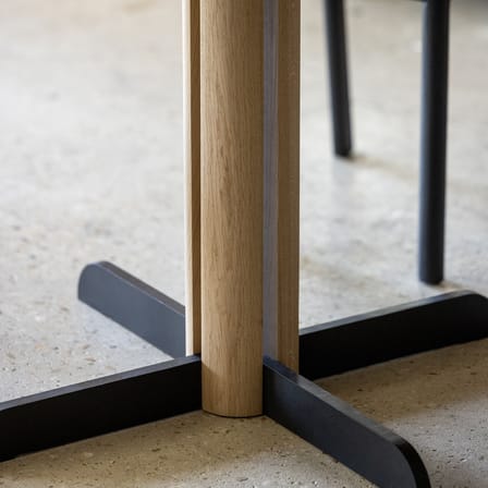 Table ronde Toucan bois noir / Ø 110 cm - KANN DESIGN