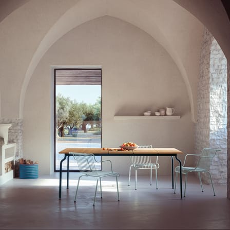 Fauteuil de repas empilable South métal bleu / Konstantin Grcic, 2023 - Magis