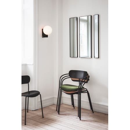 Pavilion AV2 Stackable armchair natural wood / Lacquered wood - &tradition