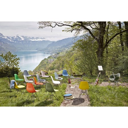 Fauteuil DAR - Eames Plastic Armchair plastique blanc / (1950) - Pieds noirs - Vitra