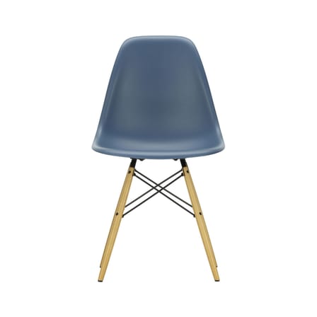 RE DSW - Eames Plastic Side Chair Chair plastic material blue / (1950) - Light wooden legs / Recycled - Vitra