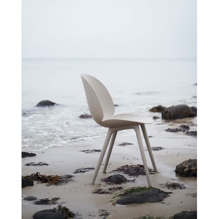 Chaise Beetle OUTDOOR plastique beige - Gubi