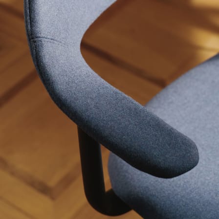 Fauteuil pivotant Mynt Soft tissu bleu / Assise & dossier rembourrés - Vitra