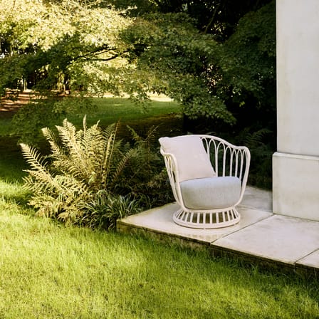 Fauteuil rembourré Grace Outdoor tissu Fauteuil rembourré Grace Outdoor tissu / Tressage polyéthylène - Gubi