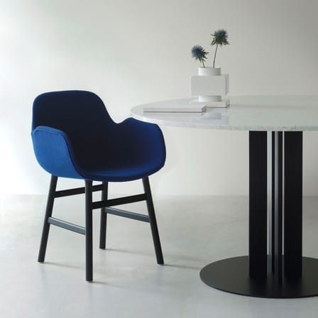 Poltrona imbottita Form tessuto grigio / Tappezzeria completa - Normann Copenhagen