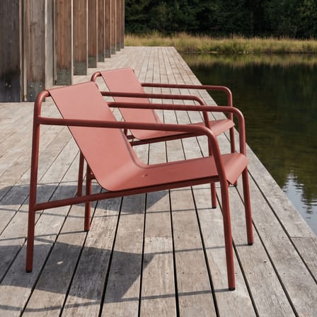 Fauteuil bas Panorama métal rouge - TIPTOE