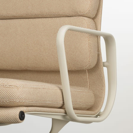 Fauteuil pivotant Soft Pad EA 208 tissu beige / Eames (1969) - Vitra
