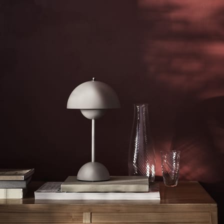 Lampe sans fil rechargeable Flowerpot VP9 plastique gris / Ø 16 x H 29 cm - Verner Panton, 1968 - &tradition
