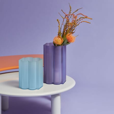 Vase Okra plastique bleu / H 34 cm - Recyclé / Patricia Urquiola, 2023 - Kartell