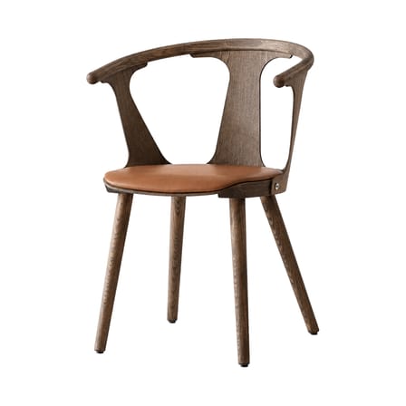 Fauteuil In Between SK2 bois marron / Assise cuir - &tradition