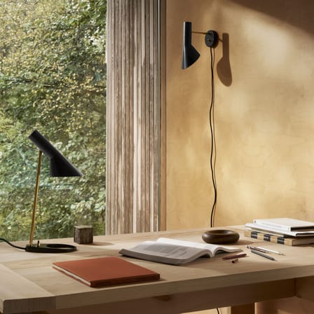 Lampe de table AJ Mini métal noir / H 43 cm - Orientable / Arne Jacobsen, 1957 - Louis Poulsen