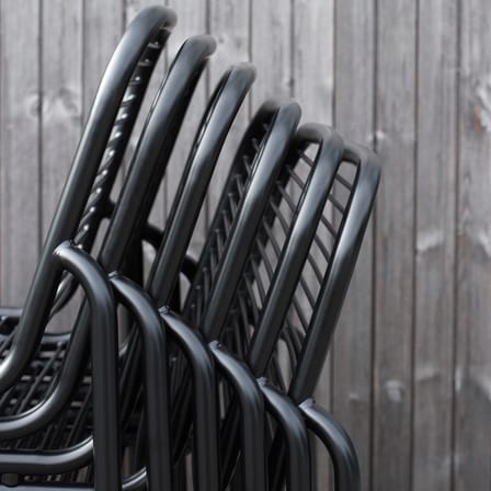 Stapelbarer Stuhl Vig metall schwarz - Normann Copenhagen