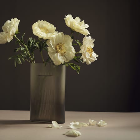 Ridge Vase glass brown / L 23 x H 35 cm - Muuto
